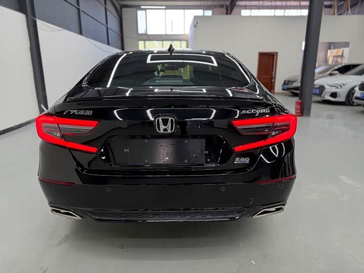 Фото 4 - Honda Accord