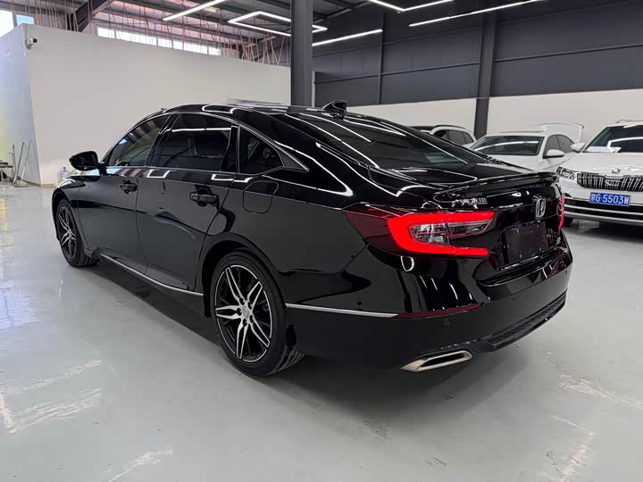 Фото 6 - Honda Accord