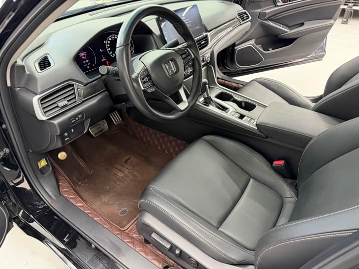 Фото 8 - Honda Accord