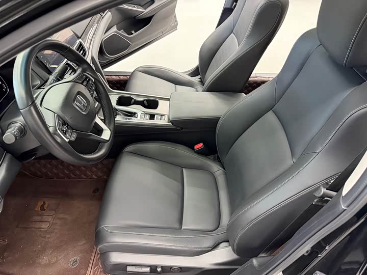 Фото 9 - Honda Accord