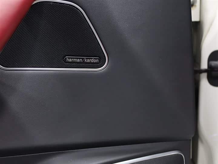 Фото 6 - Maserati Levante