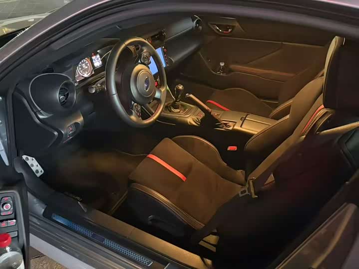 Фото 2 - Subaru BRZ