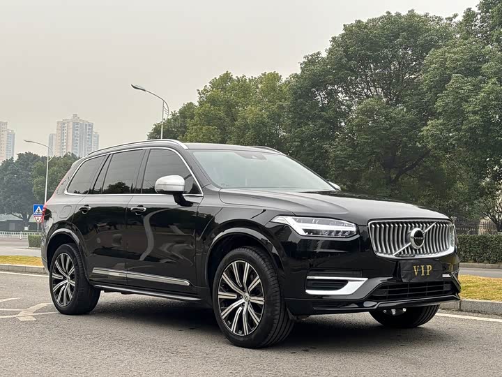 Фото 3 - Volvo XC90