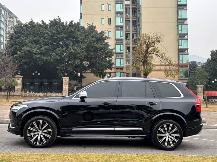 Фото 4 - Volvo XC90