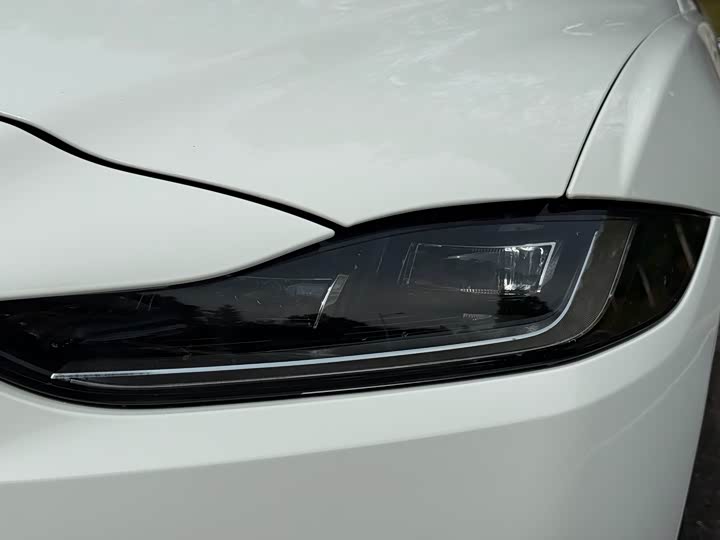 Фото 4 - Jaguar XE L