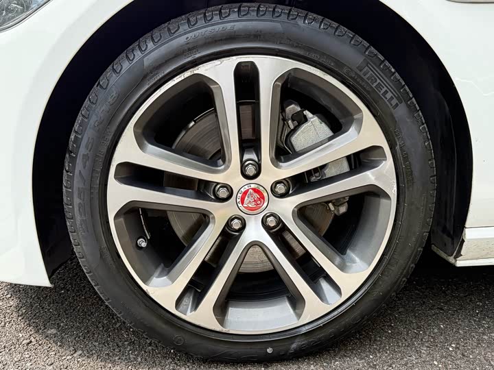 Фото 5 - Jaguar XE L