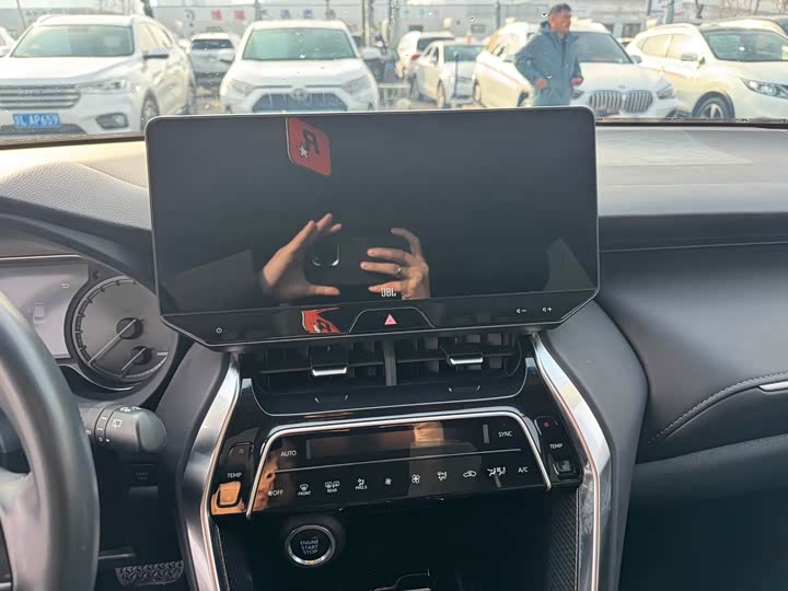 Фото 9 - Toyota Venza