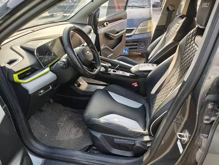 Фото 6 - Geely Coolray