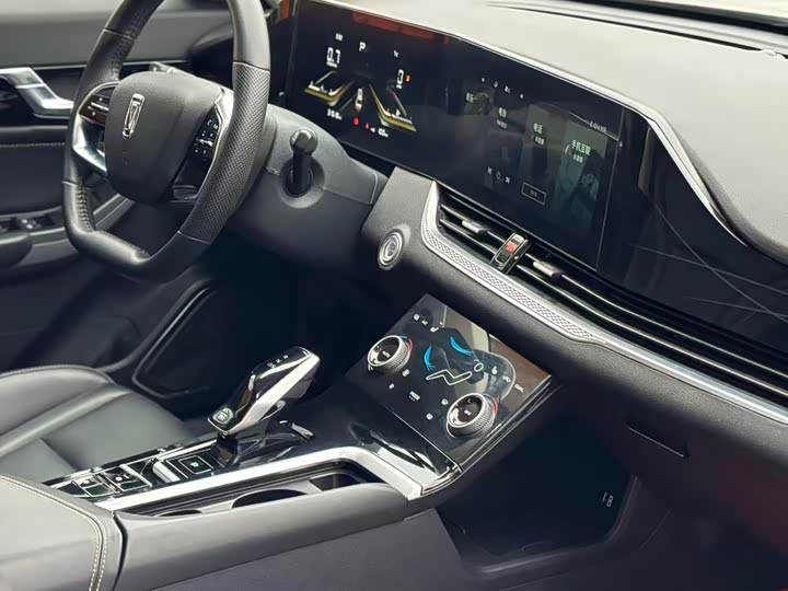 Фото 5 - Bestune B70