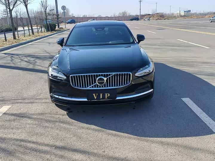 Фото 1 - Volvo S90