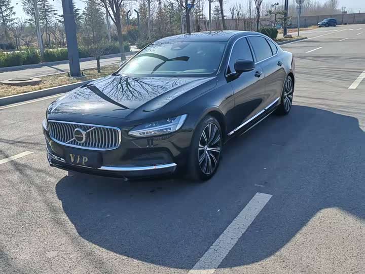 Фото 2 - Volvo S90