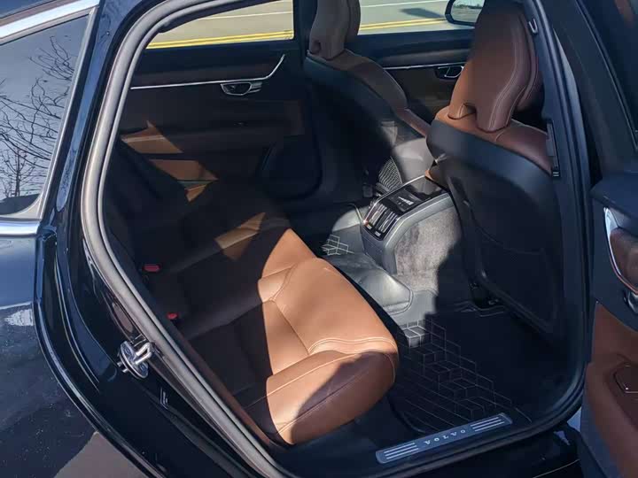 Фото 9 - Volvo S90