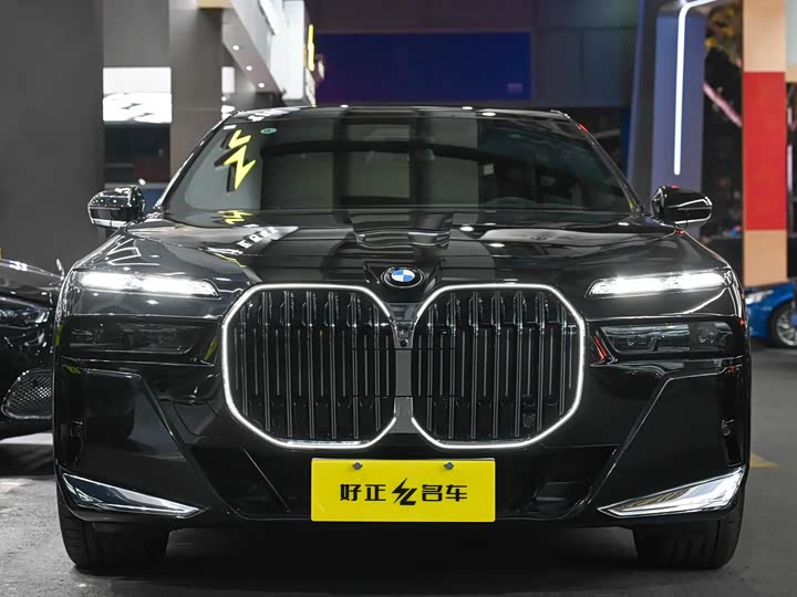 Фото 2 - BMW 7 Series