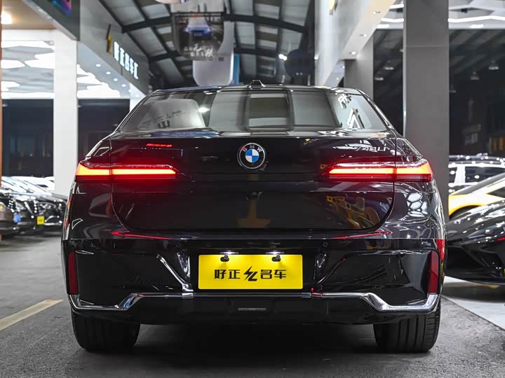 Фото 4 - BMW 7 Series