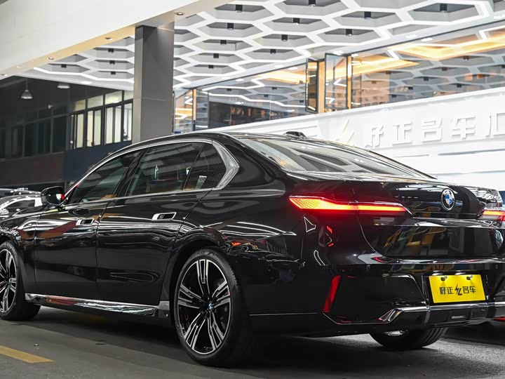 Фото 5 - BMW 7 Series