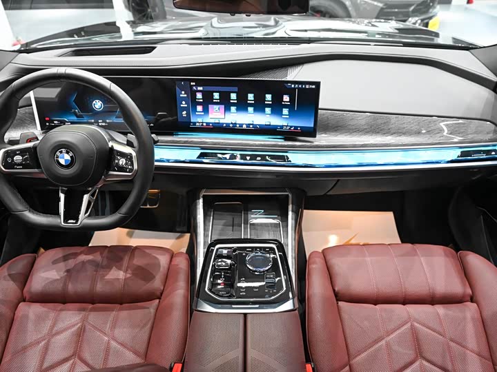 Фото 9 - BMW 7 Series