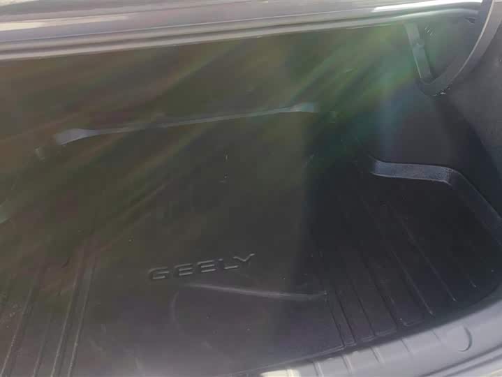 Фото 4 - Geely Preface