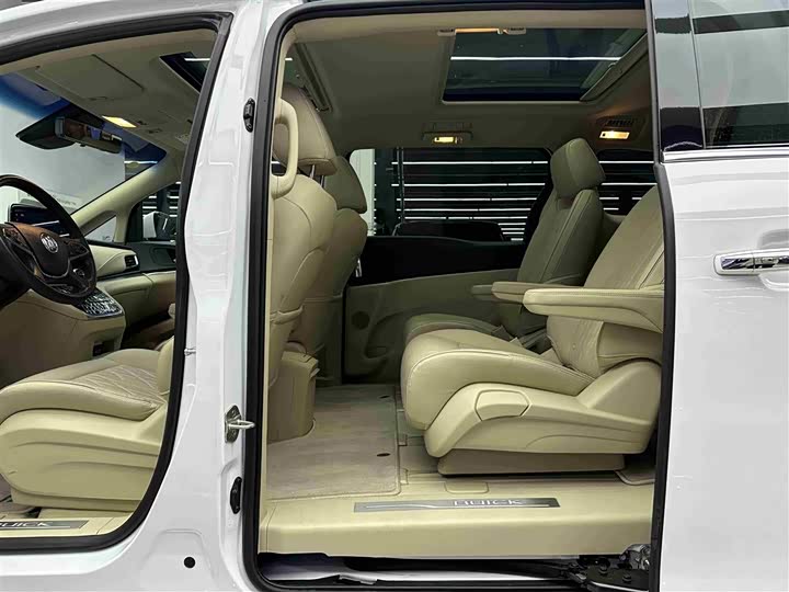 Фото 7 - Buick GL8 ES