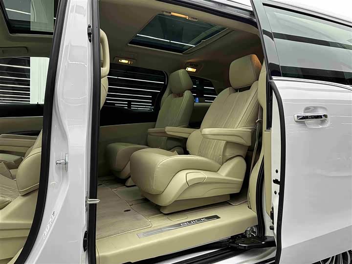 Фото 8 - Buick GL8 ES