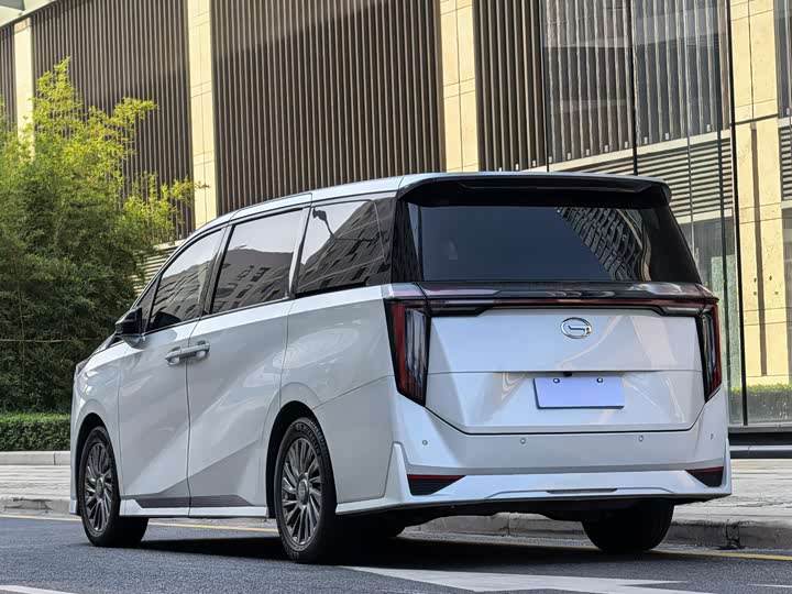 Фото 2 - GAC Trumpchi M8