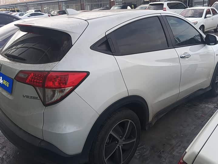 Фото 3 - Honda Vezel
