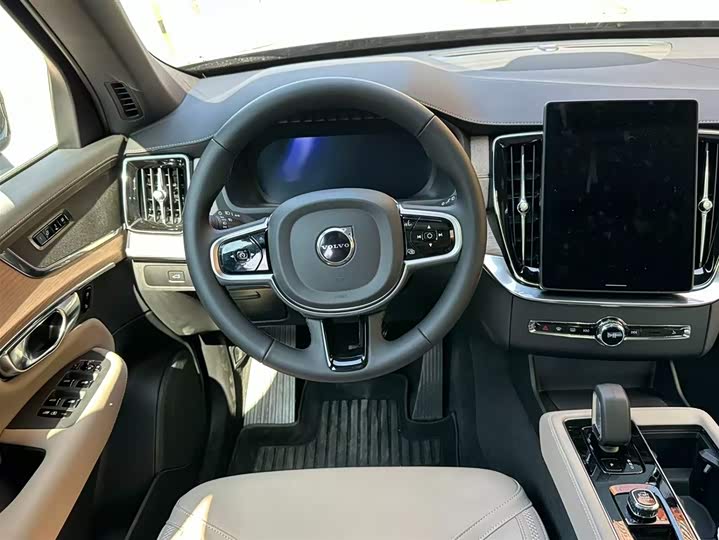 Фото 6 - Volvo XC90