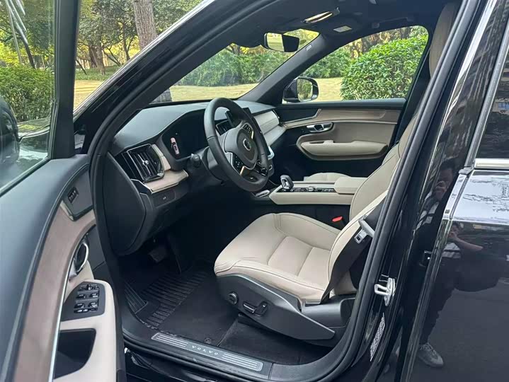 Фото 7 - Volvo XC90