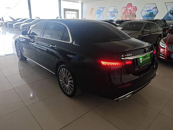 Photo 5 - Mercedes-Benz E-Class