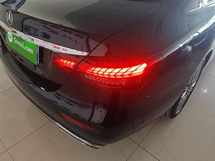 Photo 8 - Mercedes-Benz E-Class