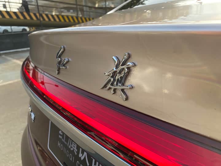 Фото 7 - Hongqi H5