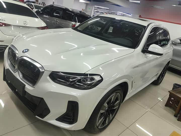 Фото 1 - BMW iX3