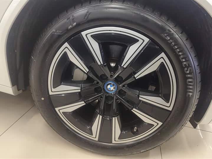 Фото 6 - BMW iX3