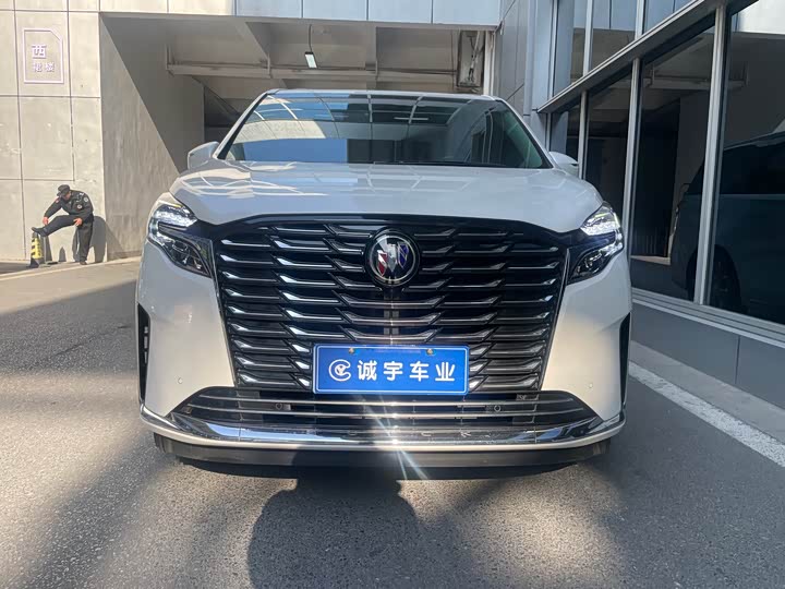 Фото 2 - Buick GL8 ES