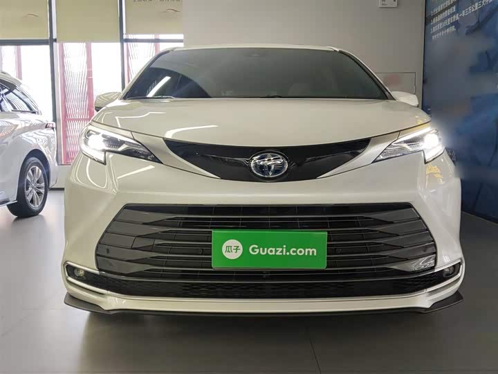 Фото 3 - Toyota Sienna