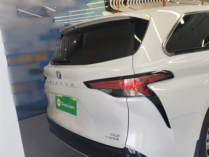 Фото 6 - Toyota Sienna