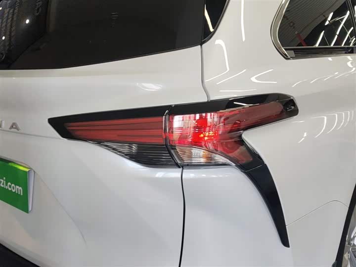 Фото 8 - Toyota Sienna