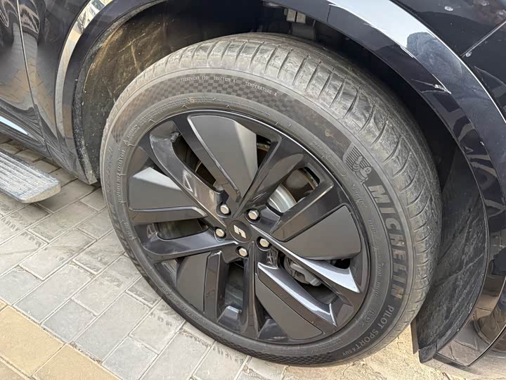 Фото 4 - LiXiang L9