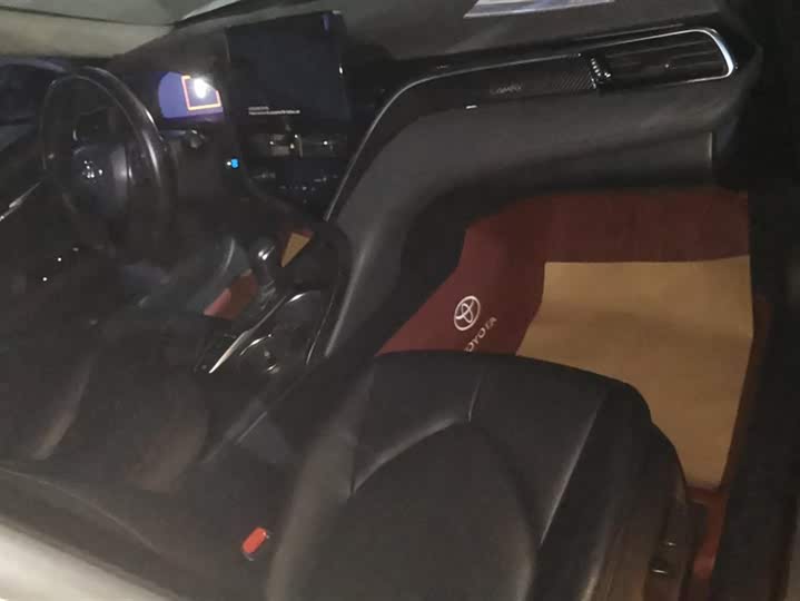 Фото 8 - Toyota Camry