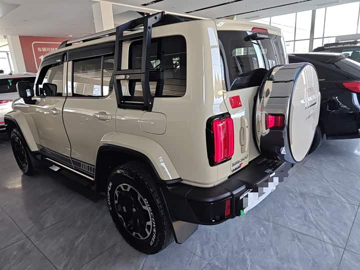 Фото 5 - Tank 300 Hybrid