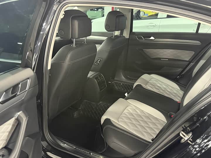 Фото 5 - Volkswagen Magotan