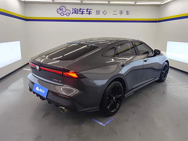 Фото 3 - Changan UNI-V