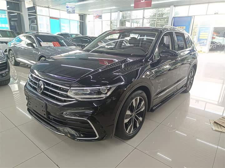 Фото 1 - Volkswagen Tiguan L Pro