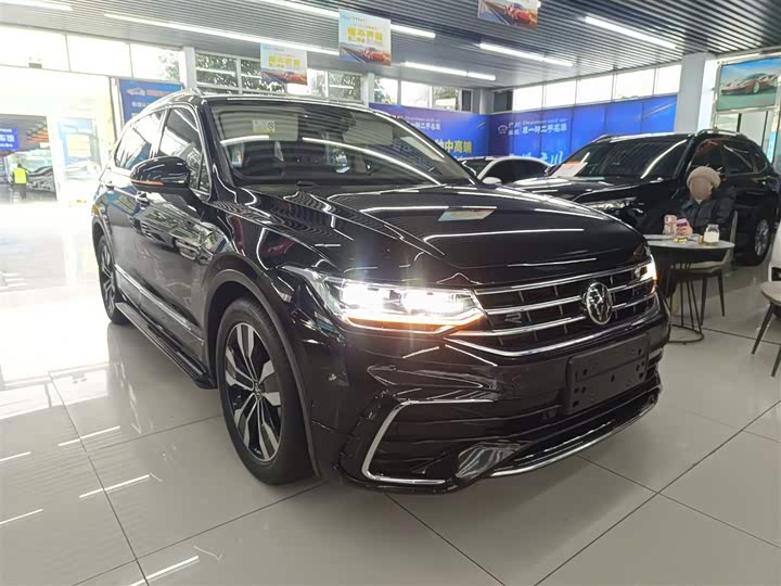 Фото 4 - Volkswagen Tiguan L Pro