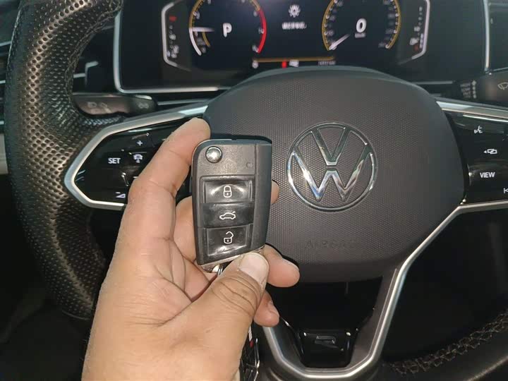 Фото 9 - Volkswagen Tiguan L Pro