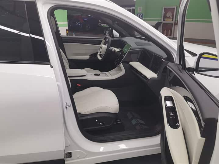 Фото 8 - Geely Galaxy L7