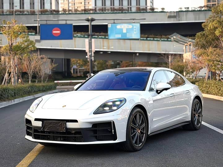 Фото 1 - Porsche Panamera