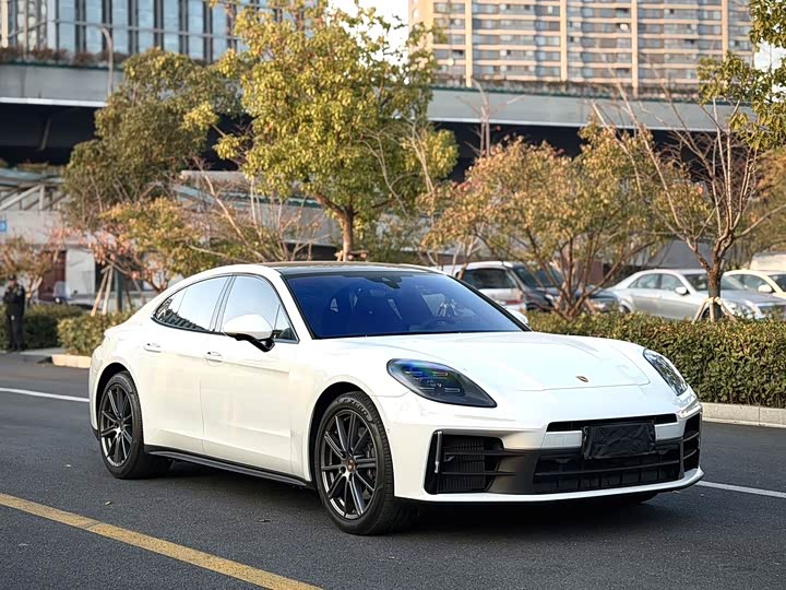 Фото 2 - Porsche Panamera