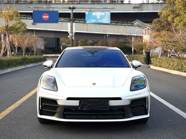 Фото 3 - Porsche Panamera