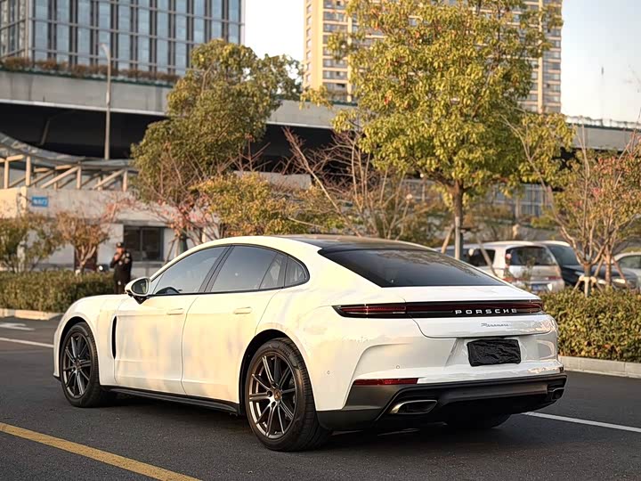 Фото 7 - Porsche Panamera