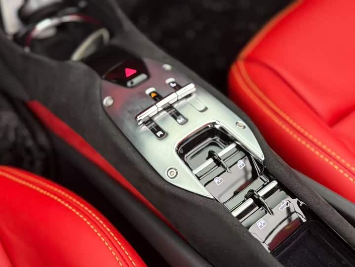 Фото 7 - Ferrari 296